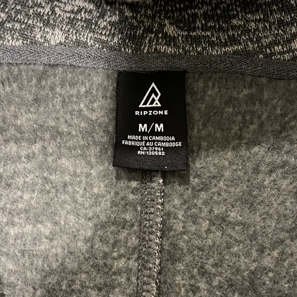 RipZone size medium sweater - Picture 3 of 4